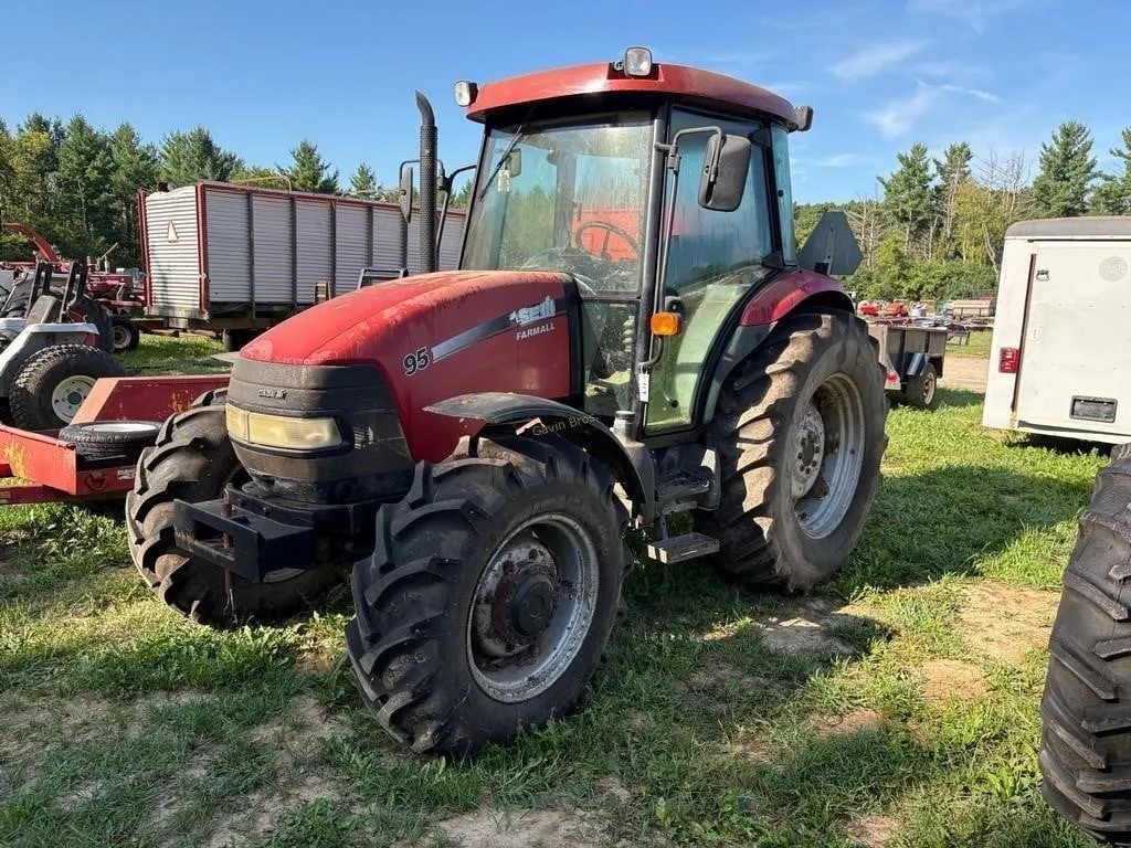 Case IH Farmall 95 Tractor