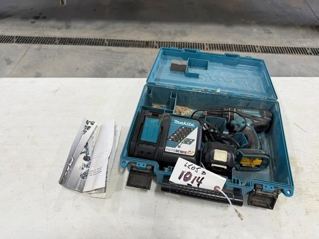 Makita Drill w/battery & charger