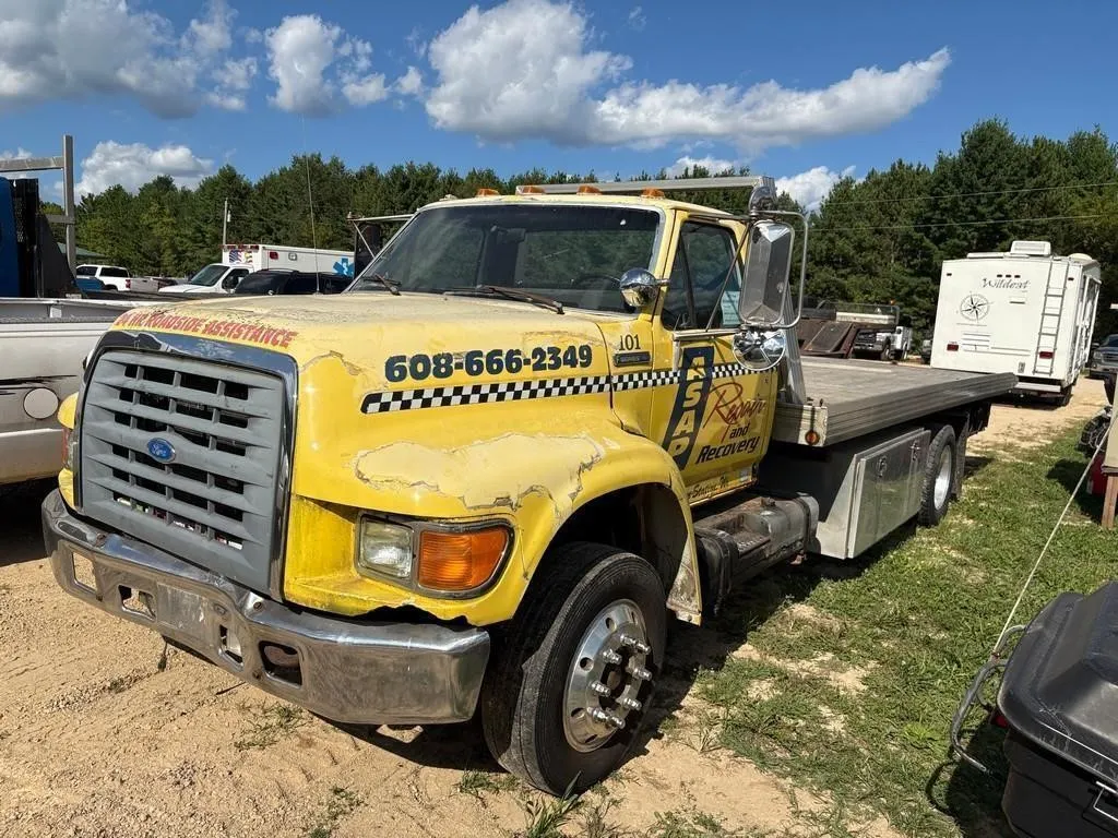 1997 Ford F-800 LPO Roll Back Truck