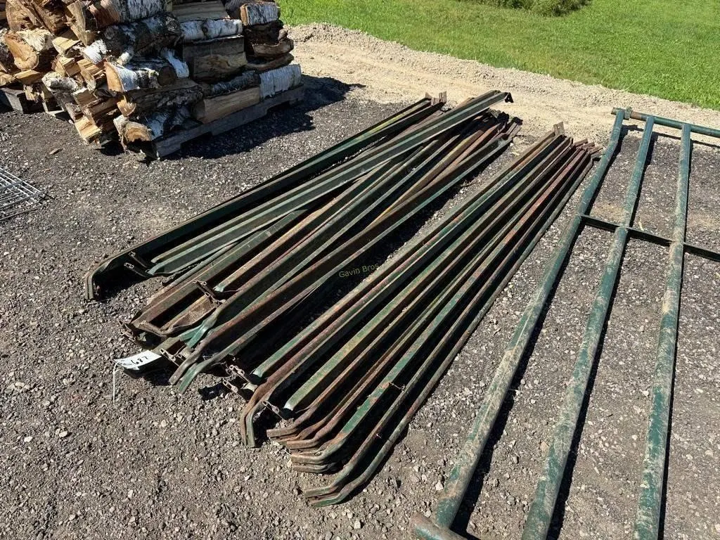 (27) Fence Braces