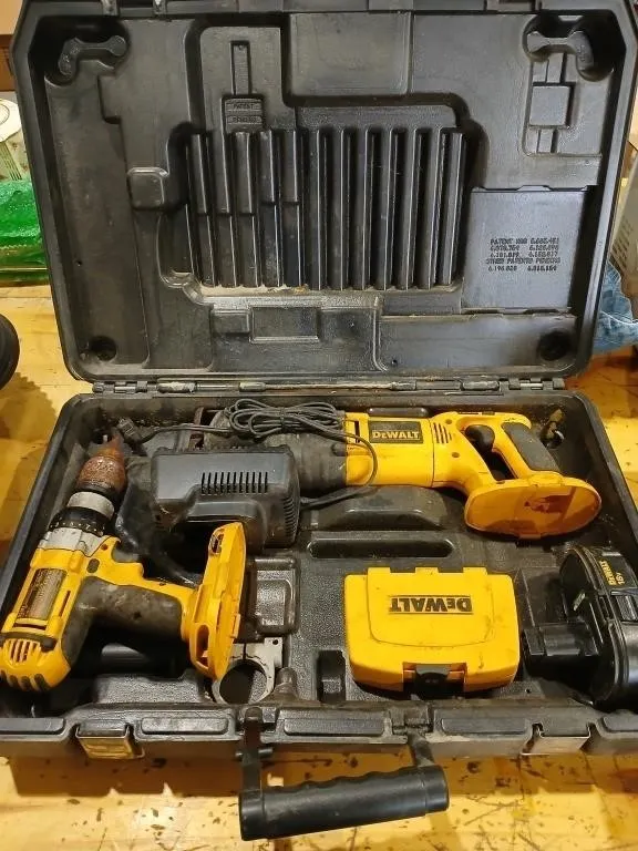 DeWalt 18V cordless combo kit, Drill, Variable