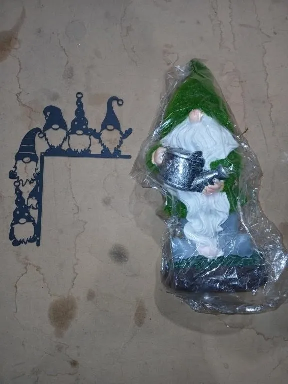 Gnome Solar light & Gnome Black corner wall art
