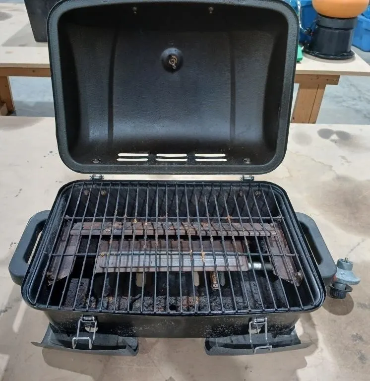 Compact portable table top propane BBQ
