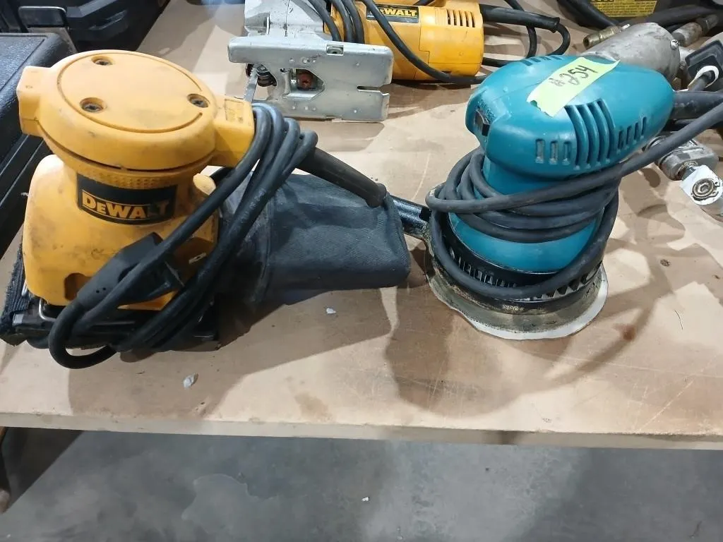 DeWalt DW411 Palm grip sander & Makita 5 inch