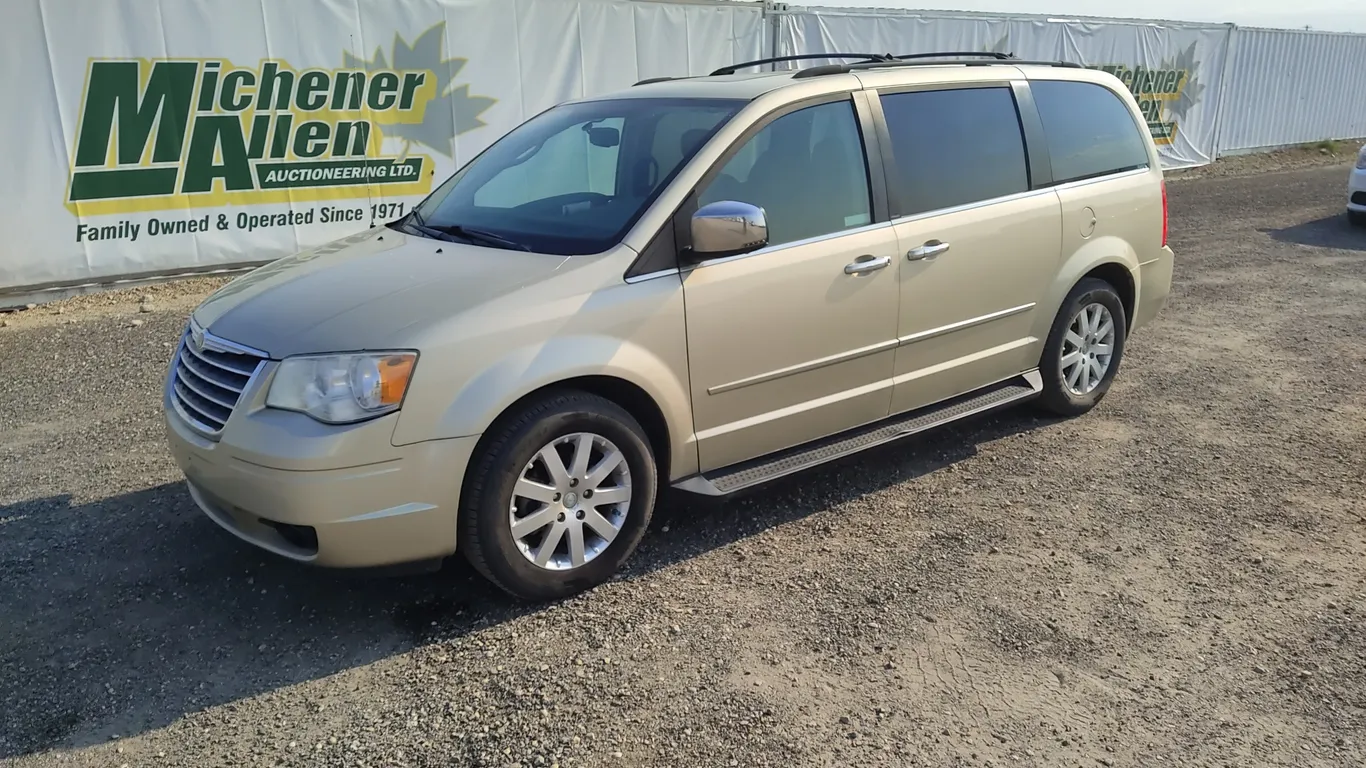 2010 Chrysler Town and Country Luxury V6 Mini Van