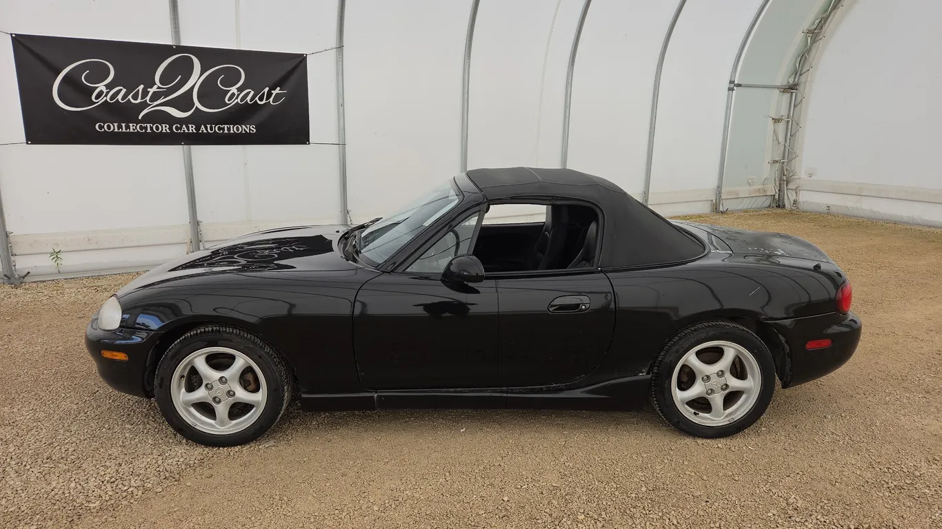 2000 Mazda MX-5 Miata 2dr Convertible