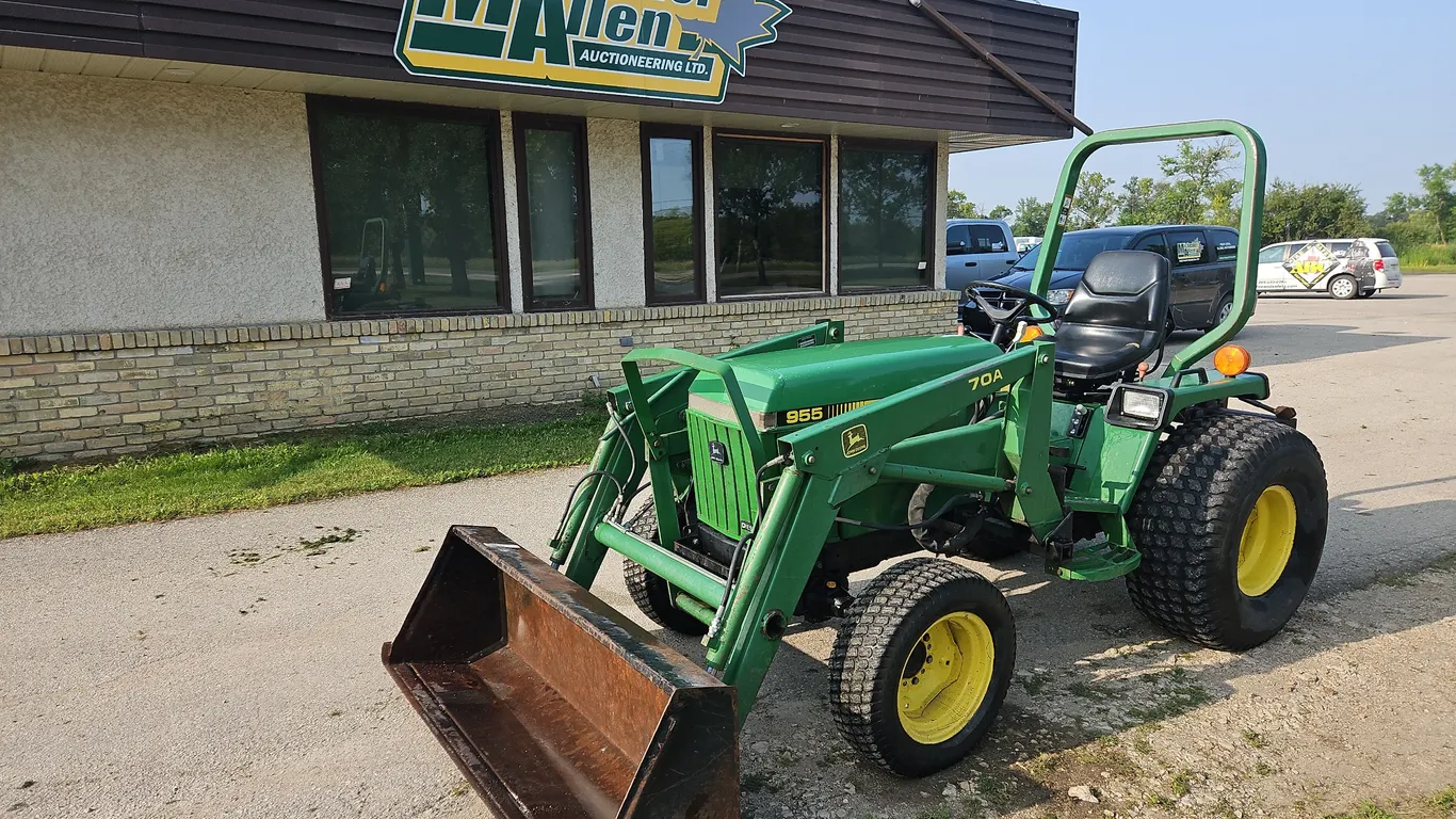 JOHN DEERE 955 4WD Tractor