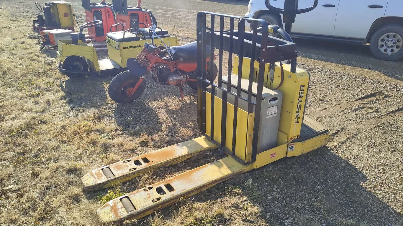 Non-Operable 2006 Hyster B60ZAC Electric Pallet Jack