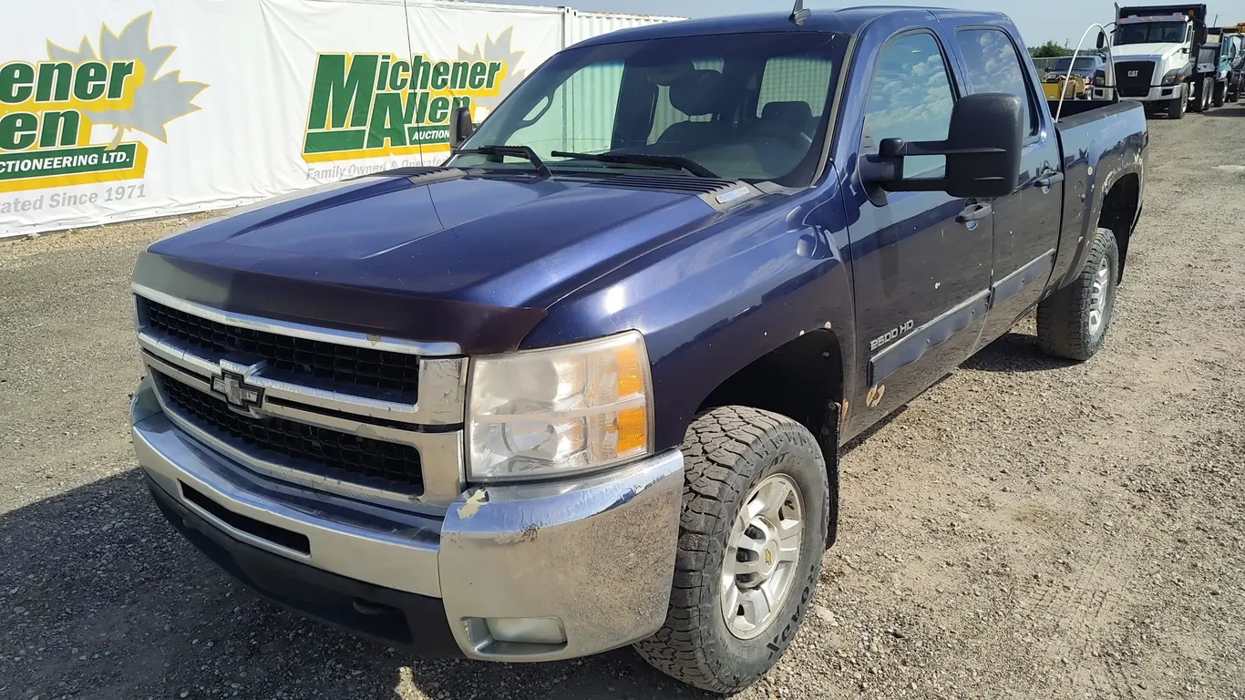 2010 Chevrolet Silverado 2500HD 4x4 LT 4dr Crew Cab LB