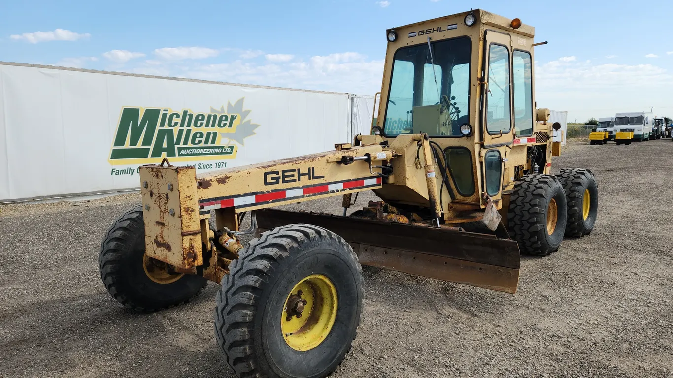 GEHL 747B Grader