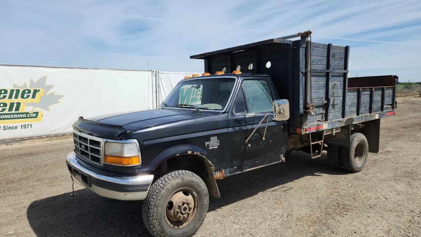 Non-Operable 1997 Ford F-350 S/A Dump Truck