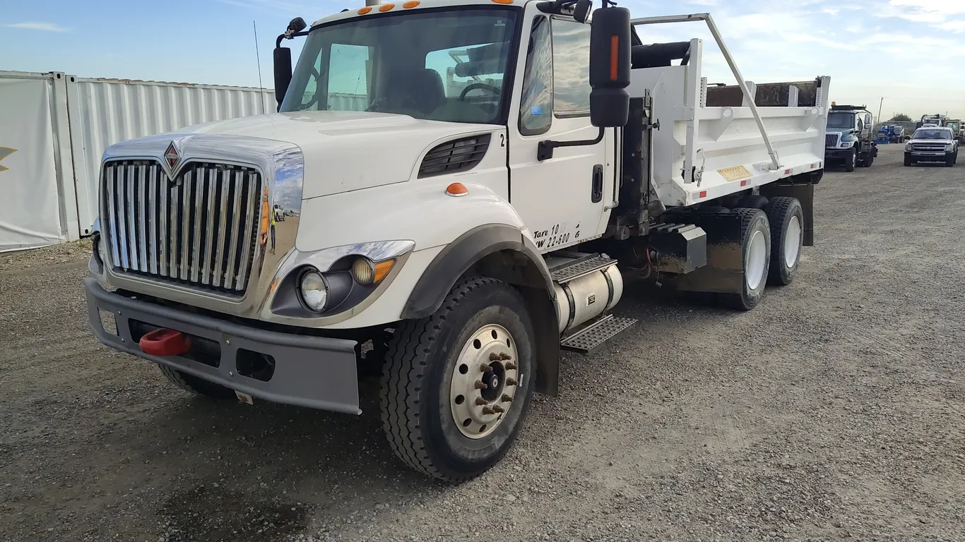2009 International WorkStar 7500 T/A Dump Truck