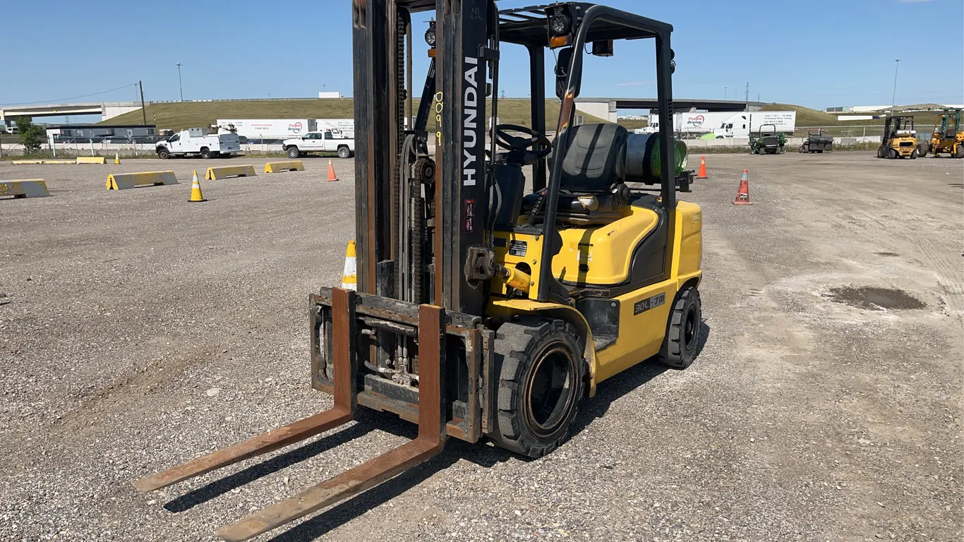 2012 Hyundai 30L-7M 5320 LBS Forklift