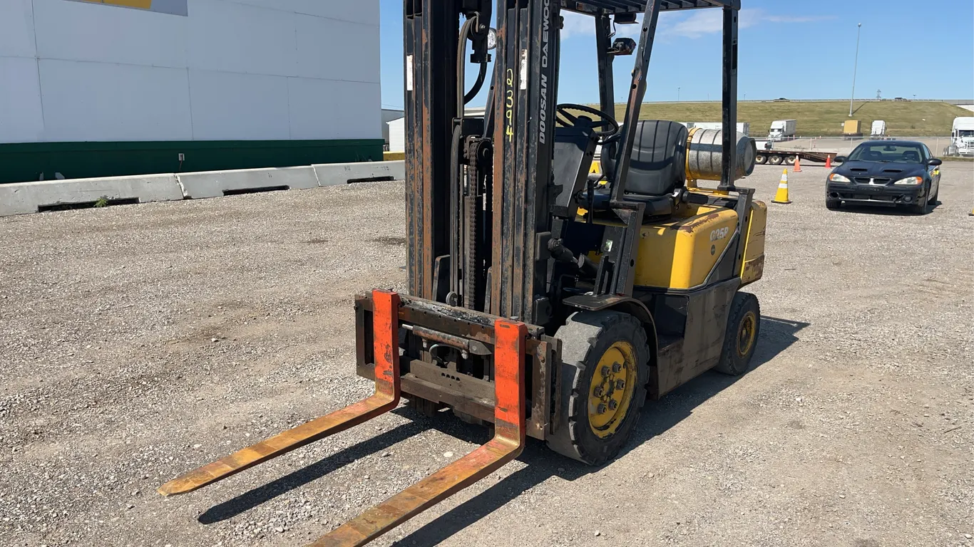 2005 Doosan G25P-3 4500 LBS Forklift