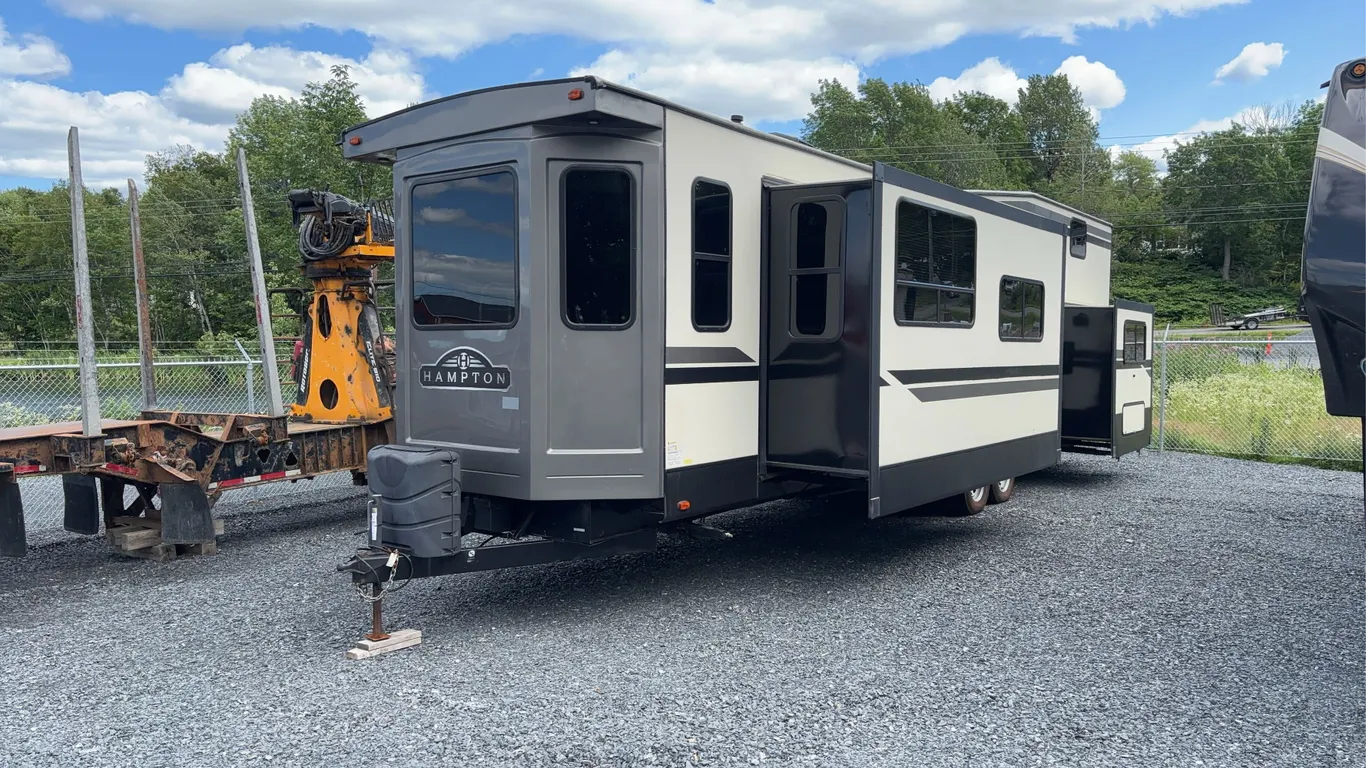 2018 Hampton 37FKL