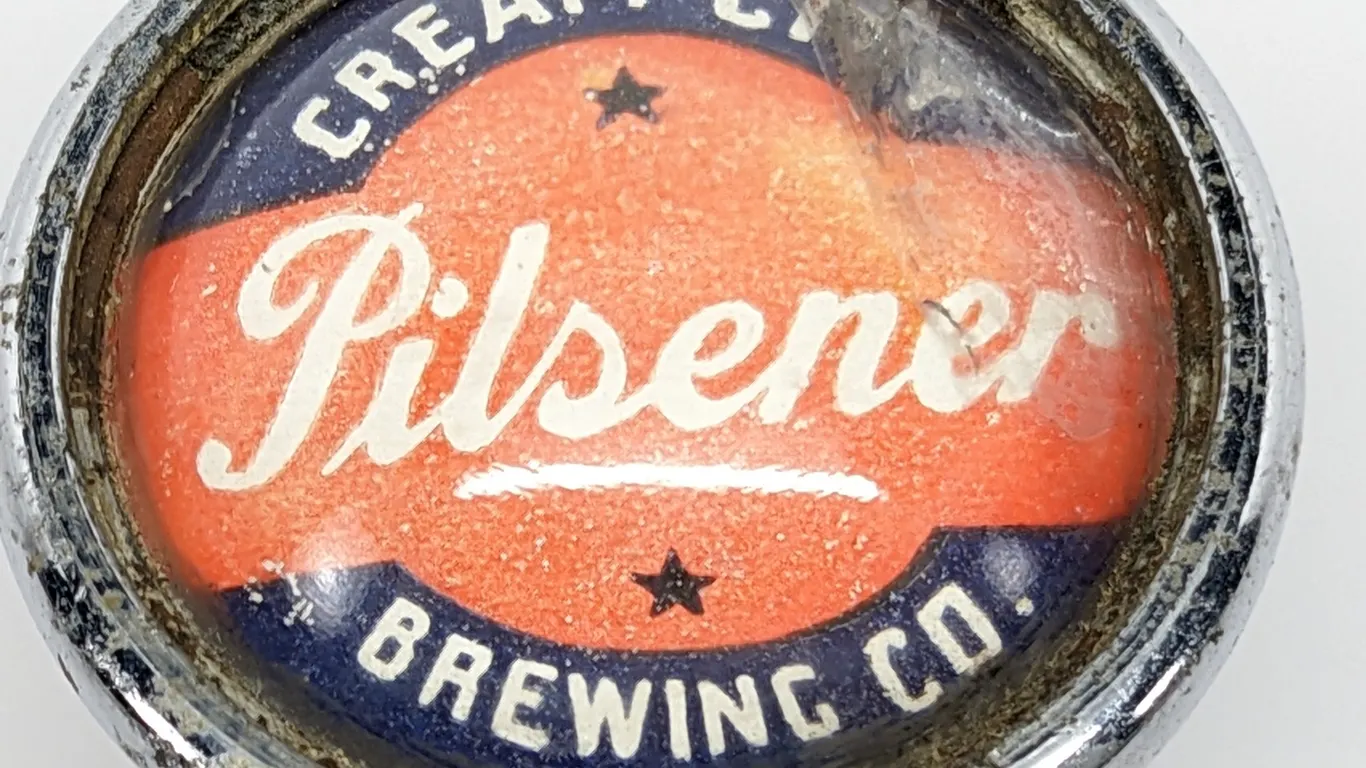 BALL TAP KNOB HANDLE CREAM CITY PILSENER BEER MILWAUKEE WISCONSIN (VIDRIO PRODUCTS)