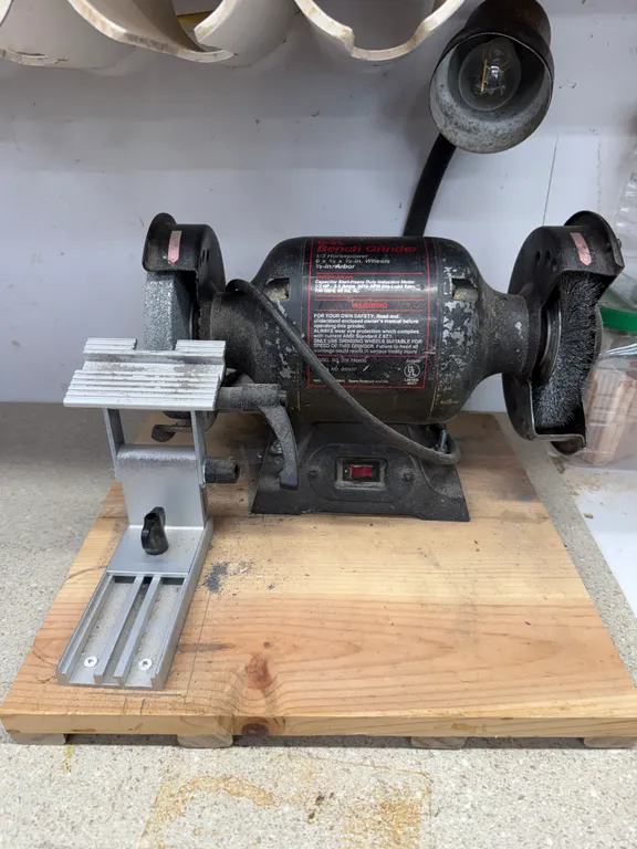 Craftsman 6" Bench Grinder w/ Grinding & Wire Wheels