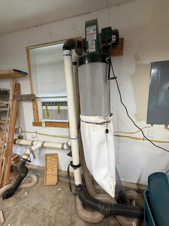 Grizzly G0944 1-1/2 HP Wall-Mount Dust Collector