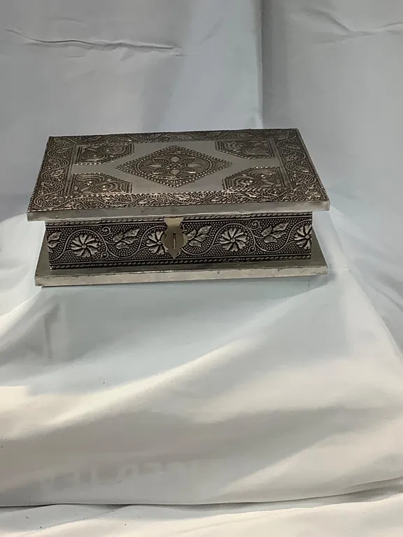 Handmade Hammered Silver Color Jewelry Box