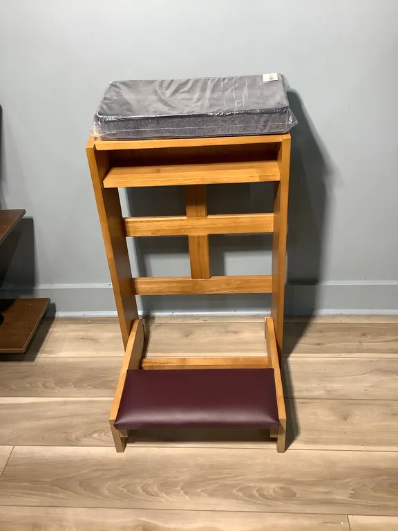 Cross Folding Kneeler Great Condition