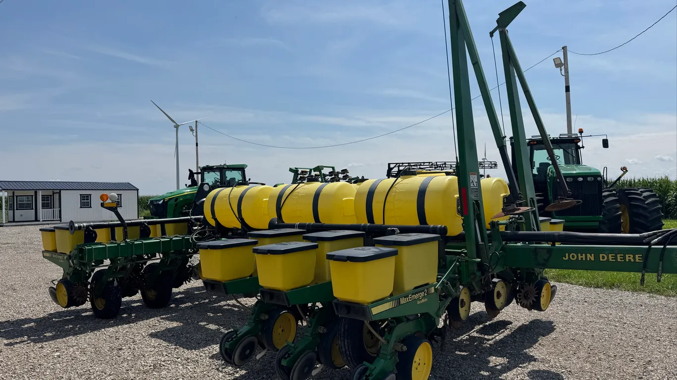 John Deere 7200 12 Row Planter