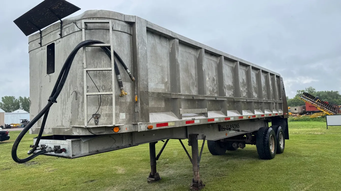 Trail Co 28’ aluminum tandem axle end dump