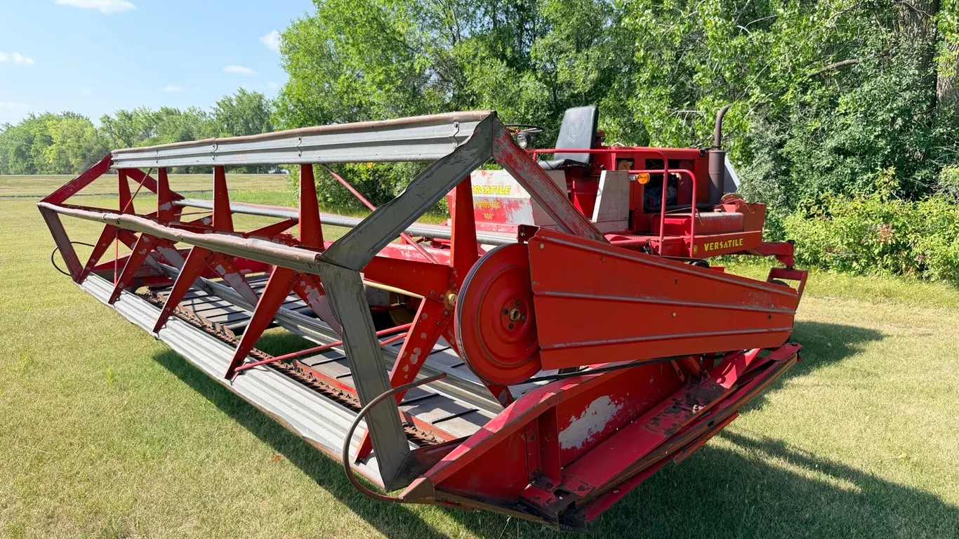 1979 Versatile 400 self-propelled swather