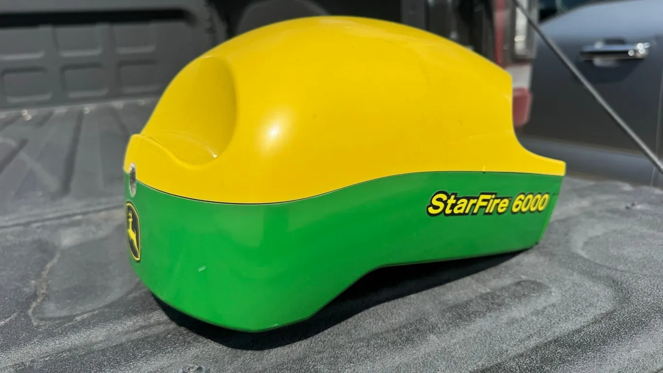 John Deere StarFire 6000 receiver w/ SF3