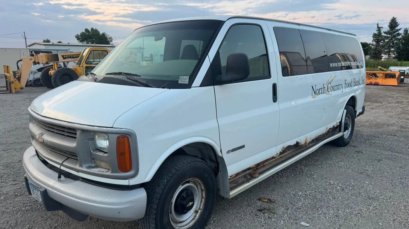 2001 Chevrolet 3500 Express utility van
