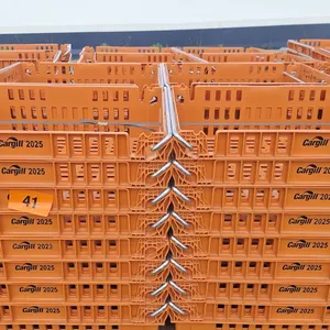 32 Stackable plastic crates