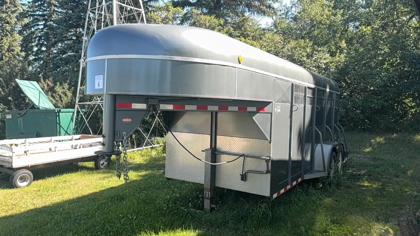 1992 KING OF THE ROAD 16 1/2' T/A HORSE TRAILER - s/n 2K9GE1622NB017278