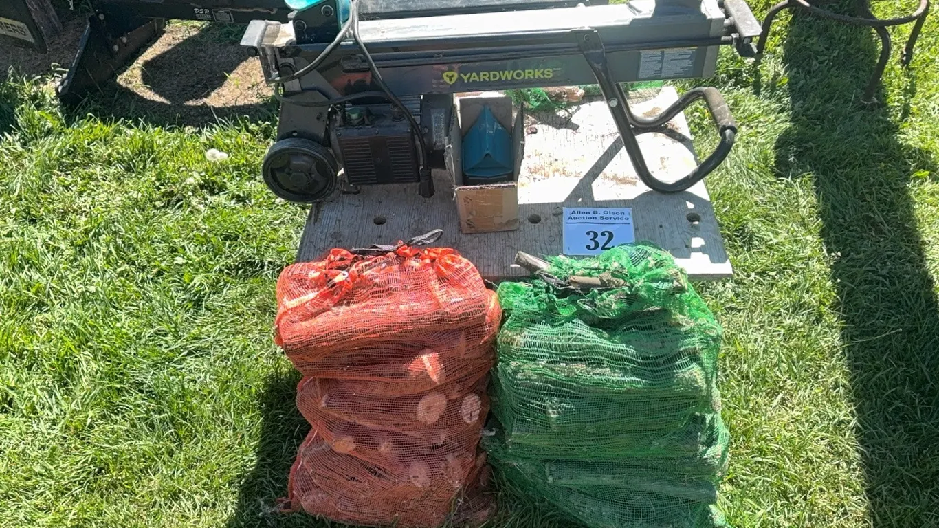 ELECTRIC YARDWORKS WOOD SPLITTER & 4 BAGS OF FIREWOOD