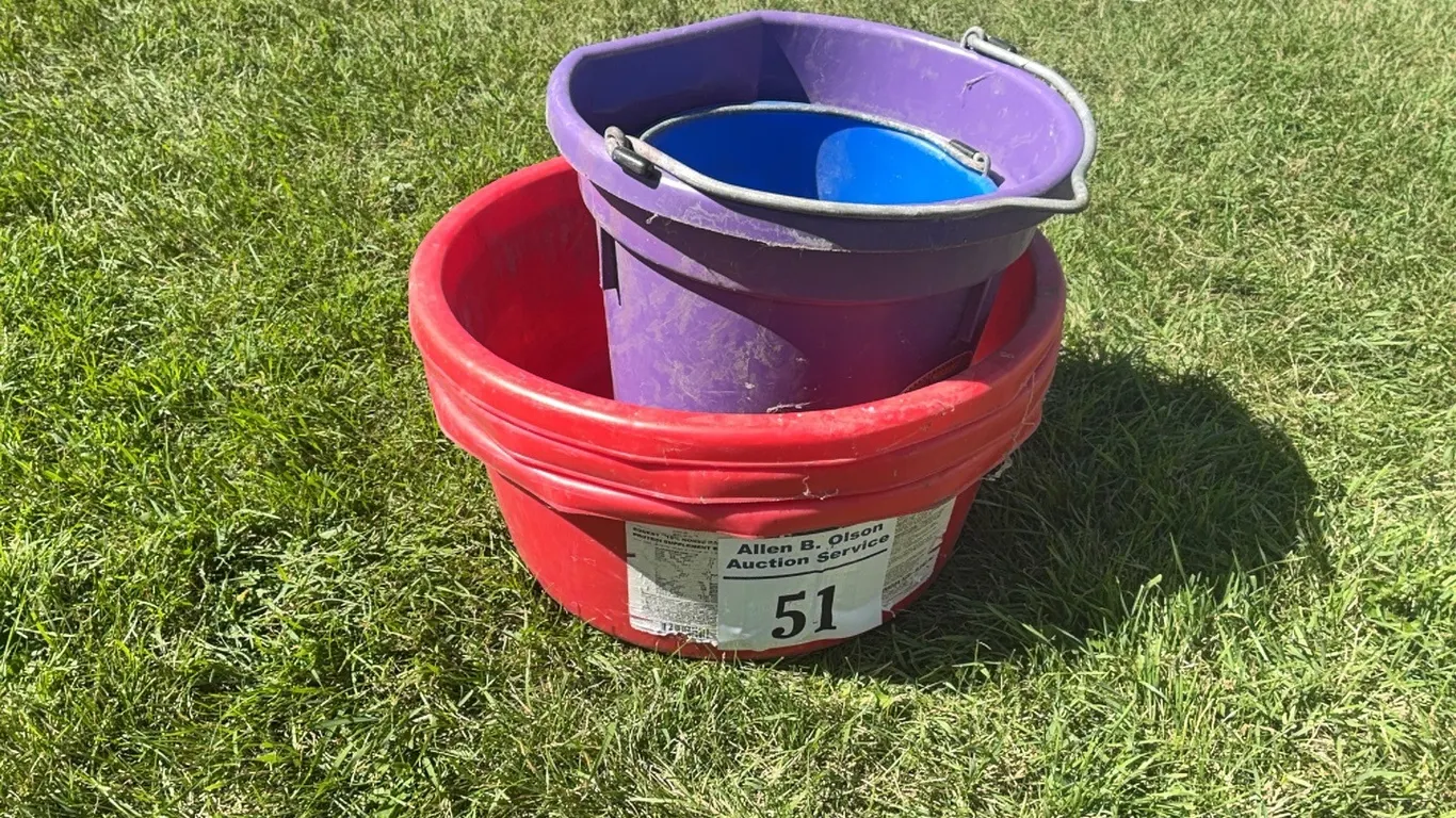 3 PLASTIC FEEDERS & 2 FEED PAILS