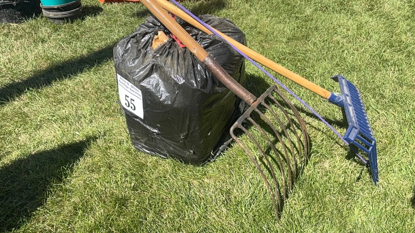 BAG OF WOOD SHAVINGS, SCOOP & WHIP