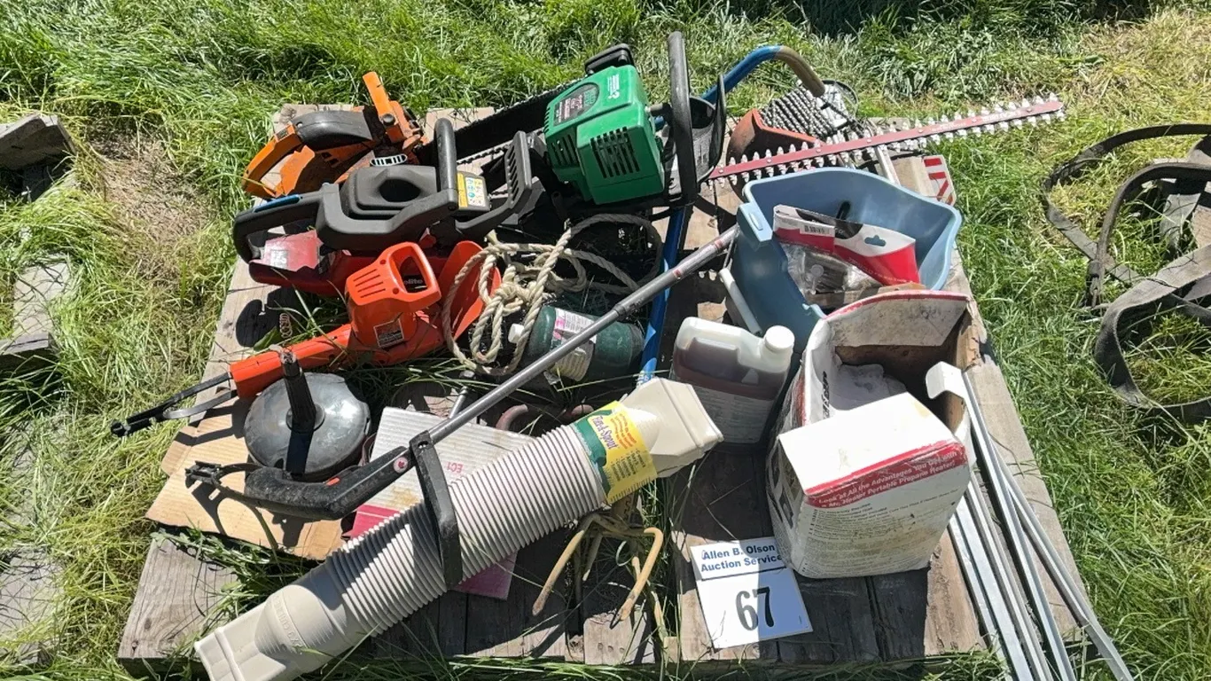 DRIVEWAY MARKERS, MR HEATER, GARDEN CLAW, 2 HEDGE TRIMMERS, 2 CHAINSAWS, SNAKE, WEED & FEED SPRAY, WEED WACKER