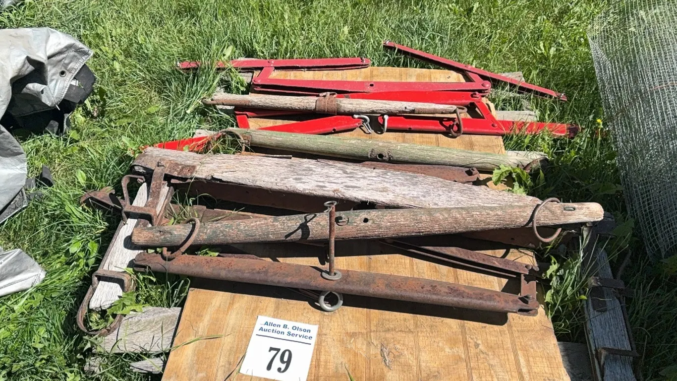 WAGON BUNK & 4 STEEL EVENERS