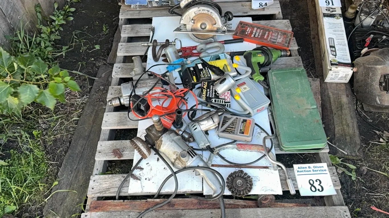 4 ELECTRIC DRILLS, GRINDER, CIRCULAR SAW, SOCKETS, DRILL BITS, TAP & DIE