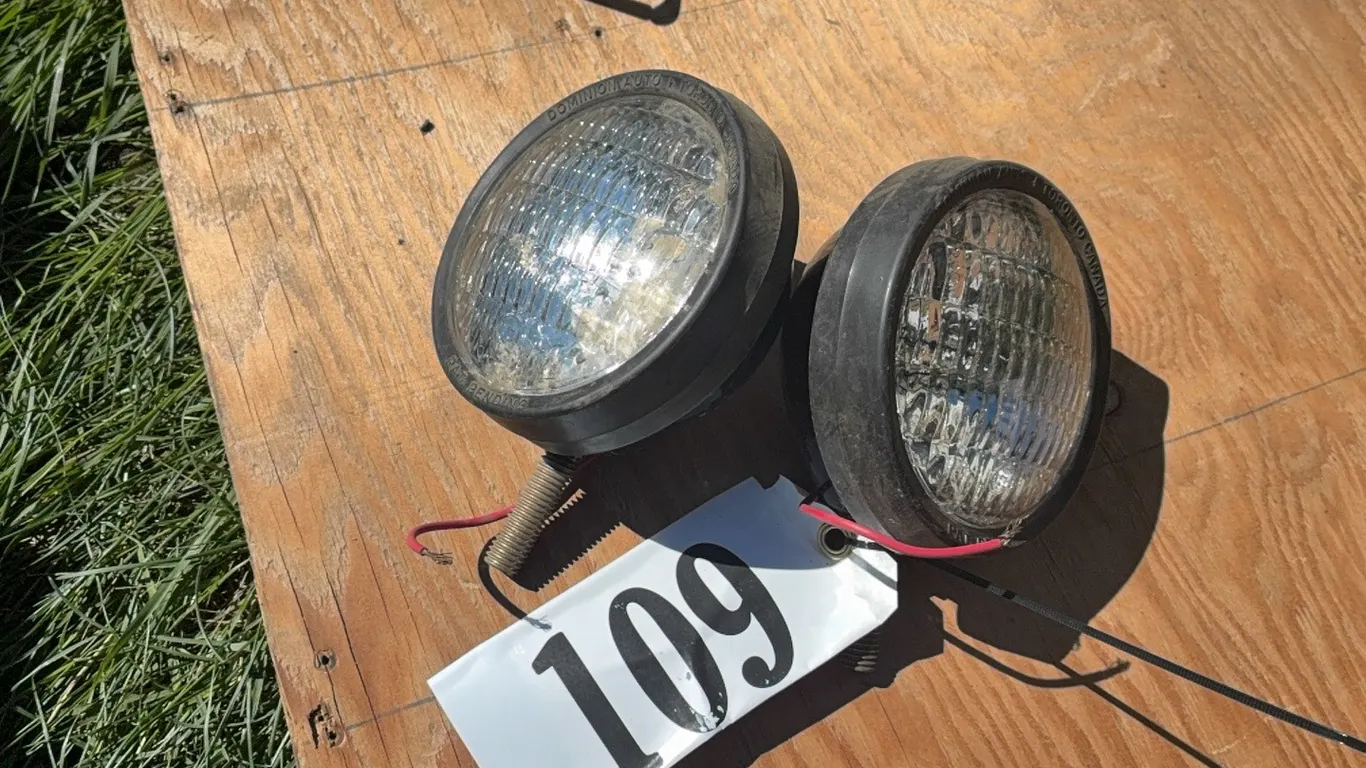 ALLIS CHALMER TRACTOR LIGHTS