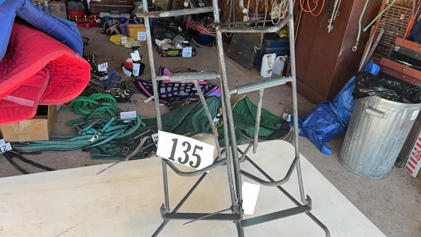 2 SADDLE RACKS