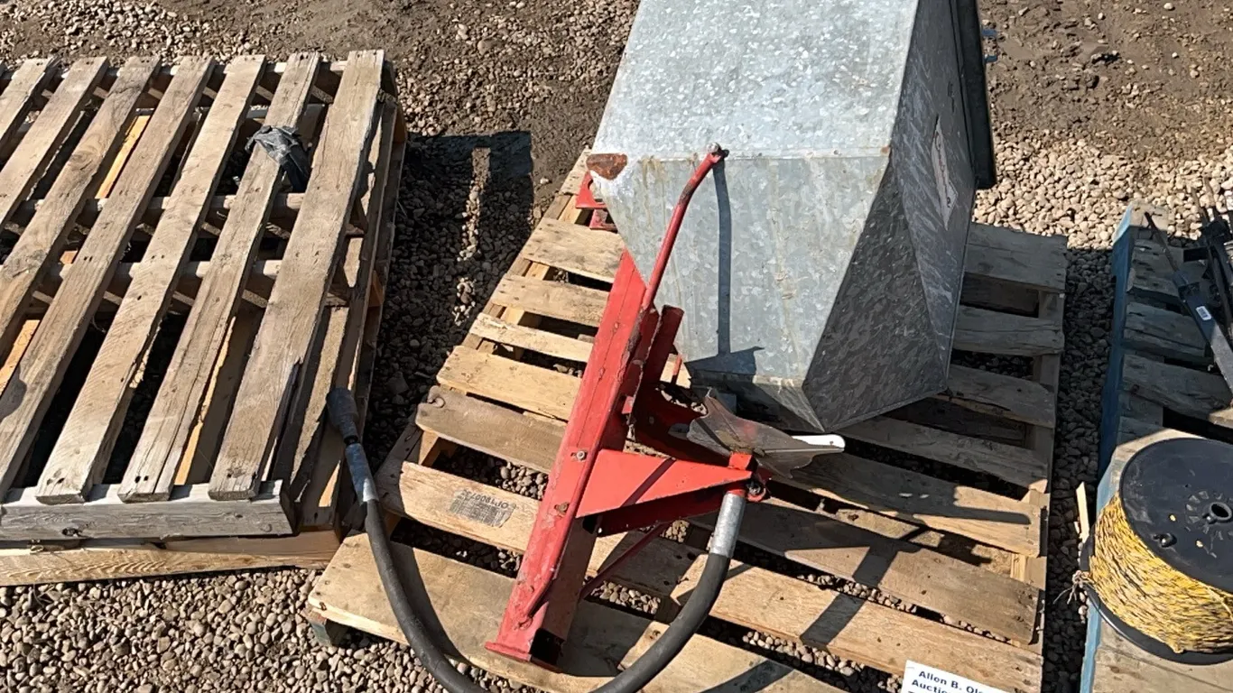 CYCLOSE 3 PTH POWER SEED SOWER & FERTILIZER SPREADER - MANUAL IN OFFICE