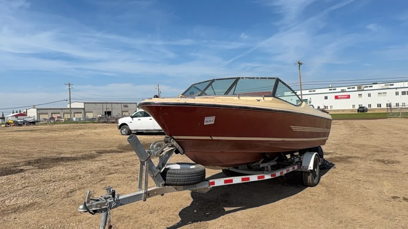 1980 SILVERLINE 17' FIBREGLASS BOAT w/ 1980 EZ LOADER TRAILER VIN: 010378