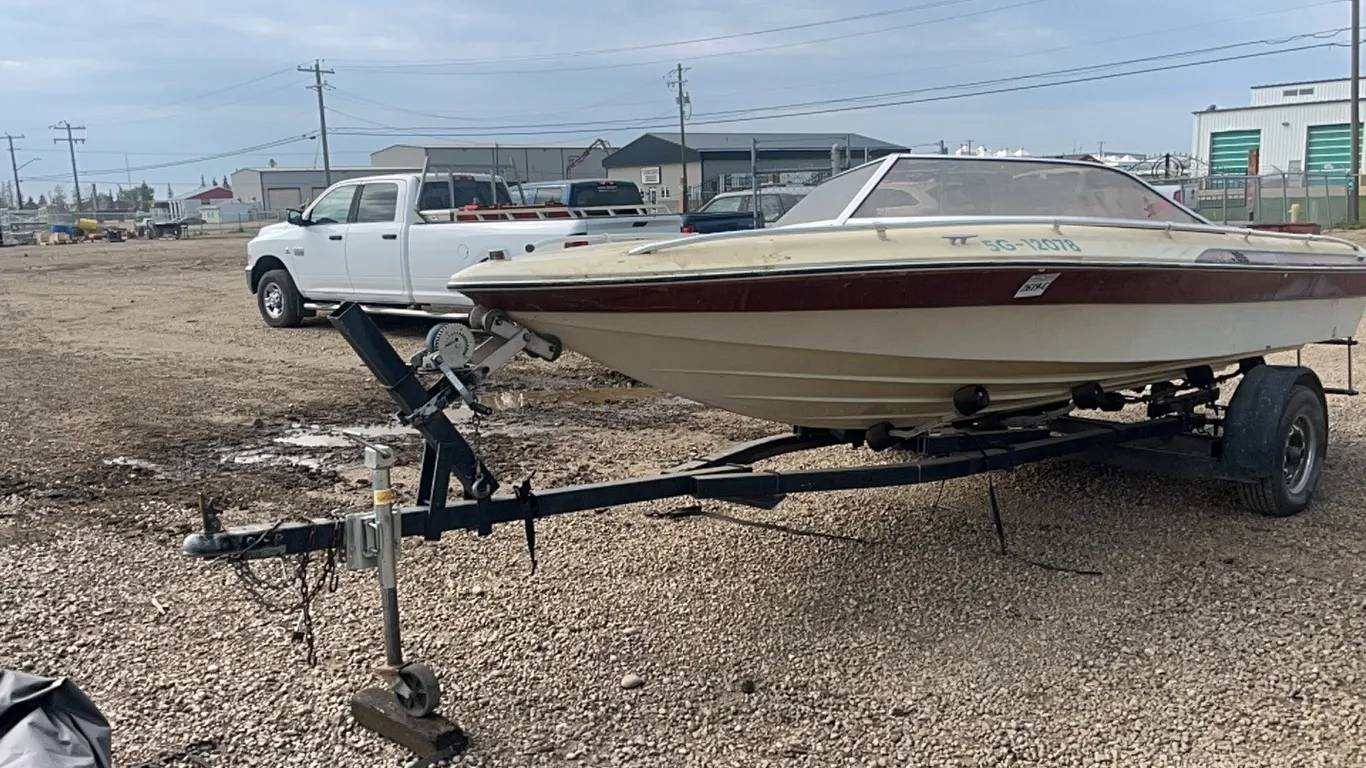BAJA BOAT 17.5' LENGTH WITH TRAILER - NO VISIBLE VIN
