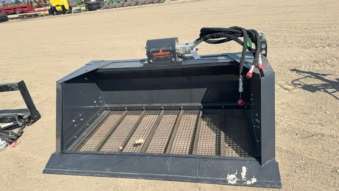 ID 0126 Screening/Vibrating Bucket