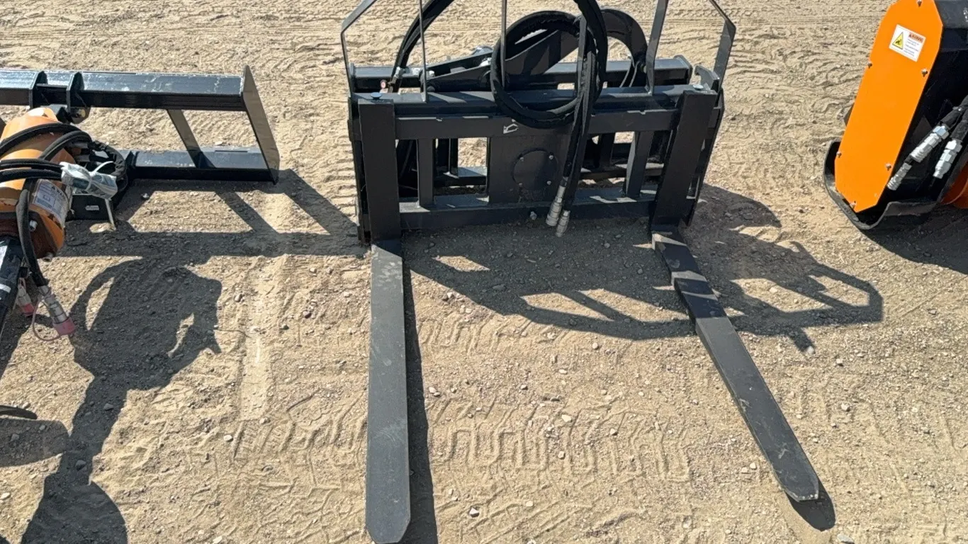 ID 0118 Skid Steer Rotating Pallet Forks