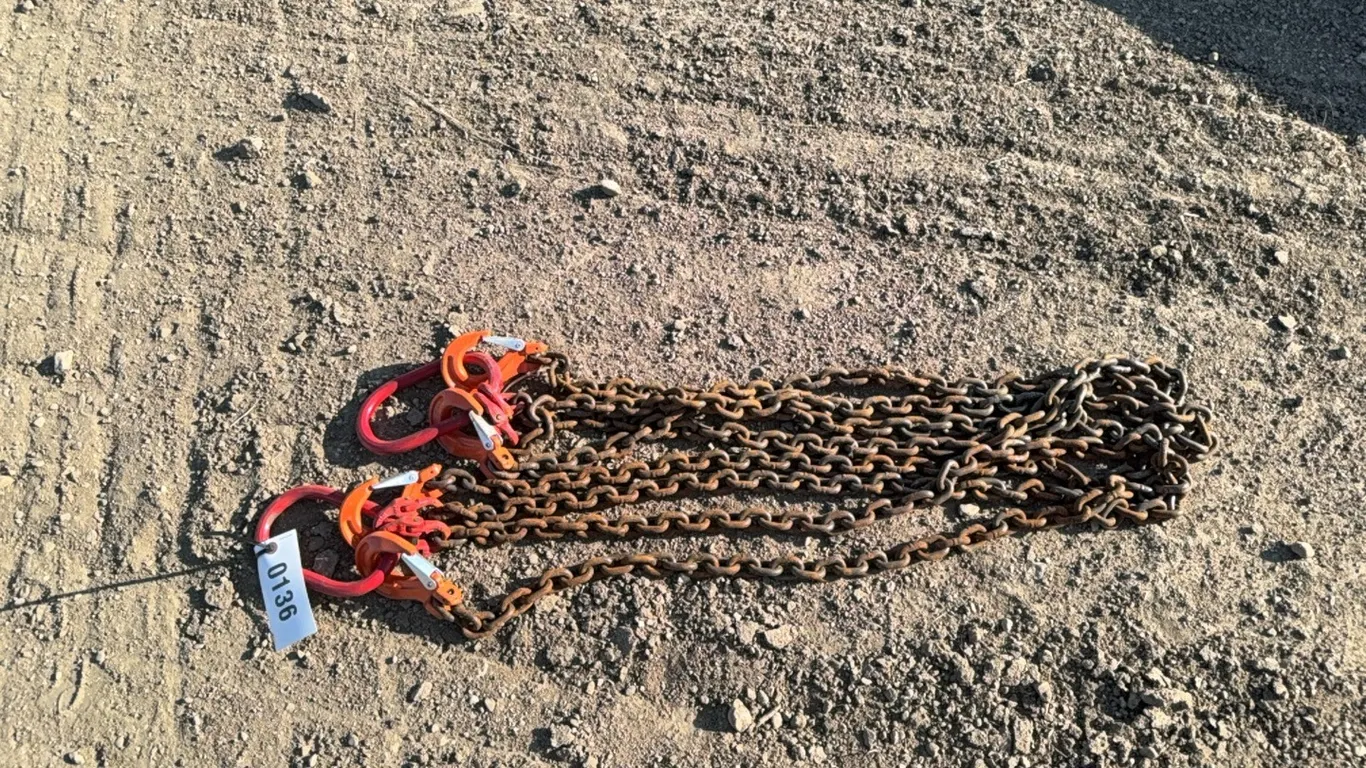 ID 0136 7ft Lifting Chains (2)
