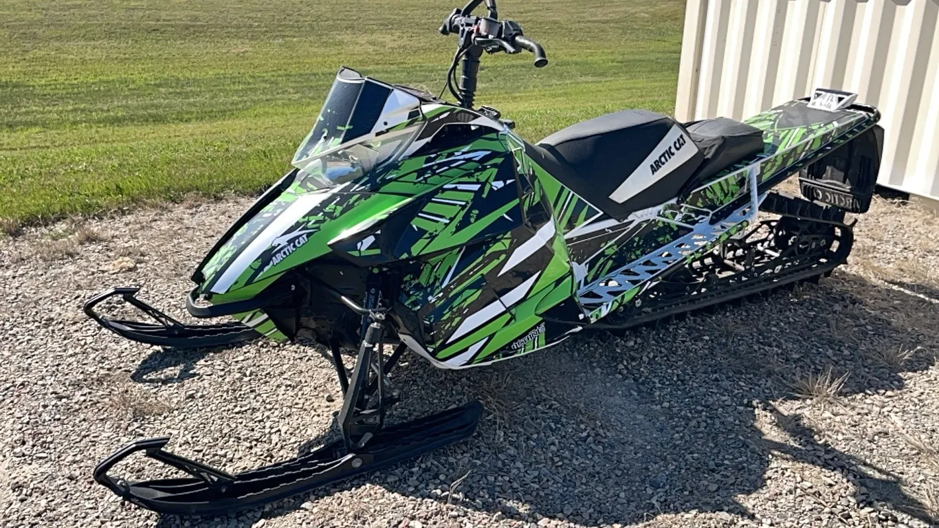 ID 0010 2014 Arctic Cat M8000 Snowmobile