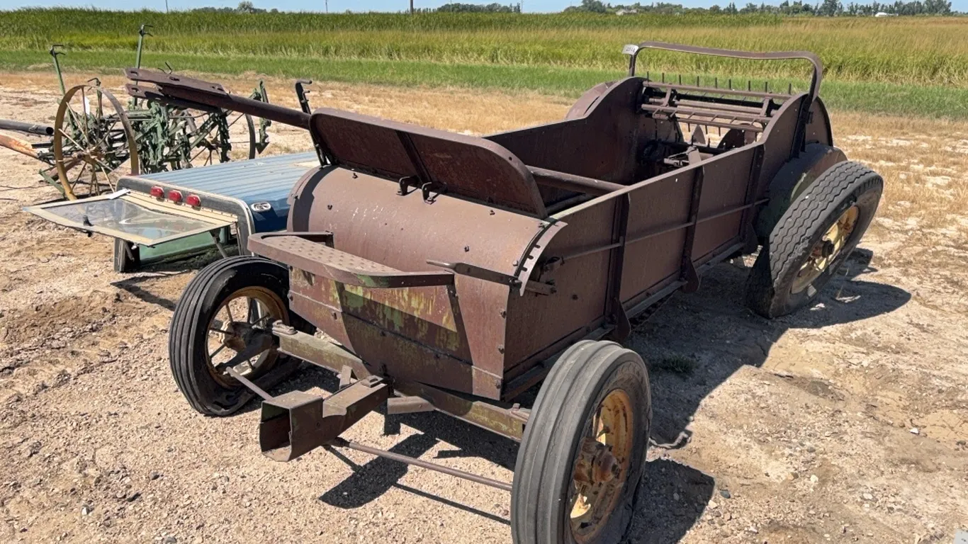 ID 0102 Manure Spreader