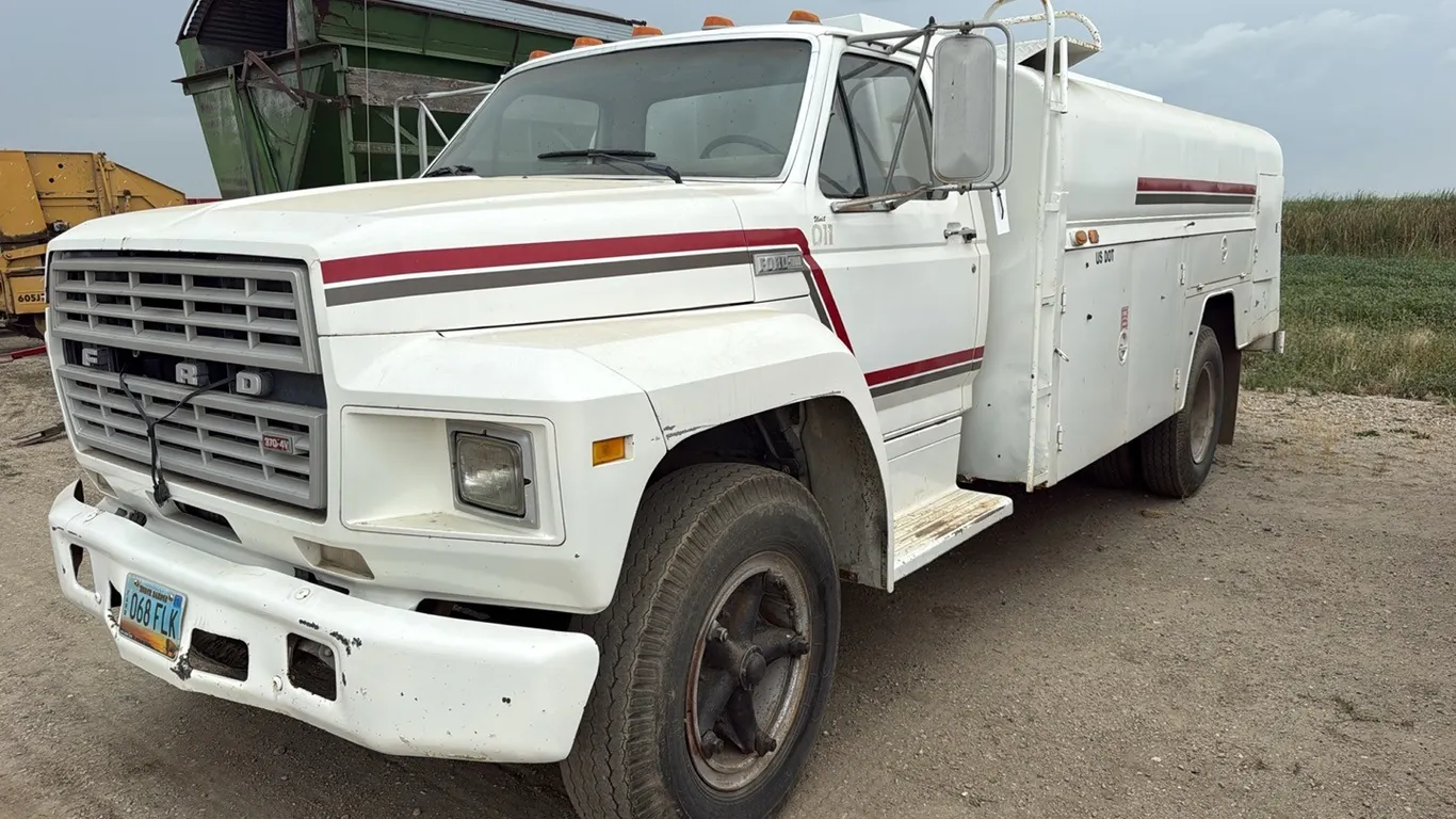 ID 0221 1980 Ford Fuel Truck