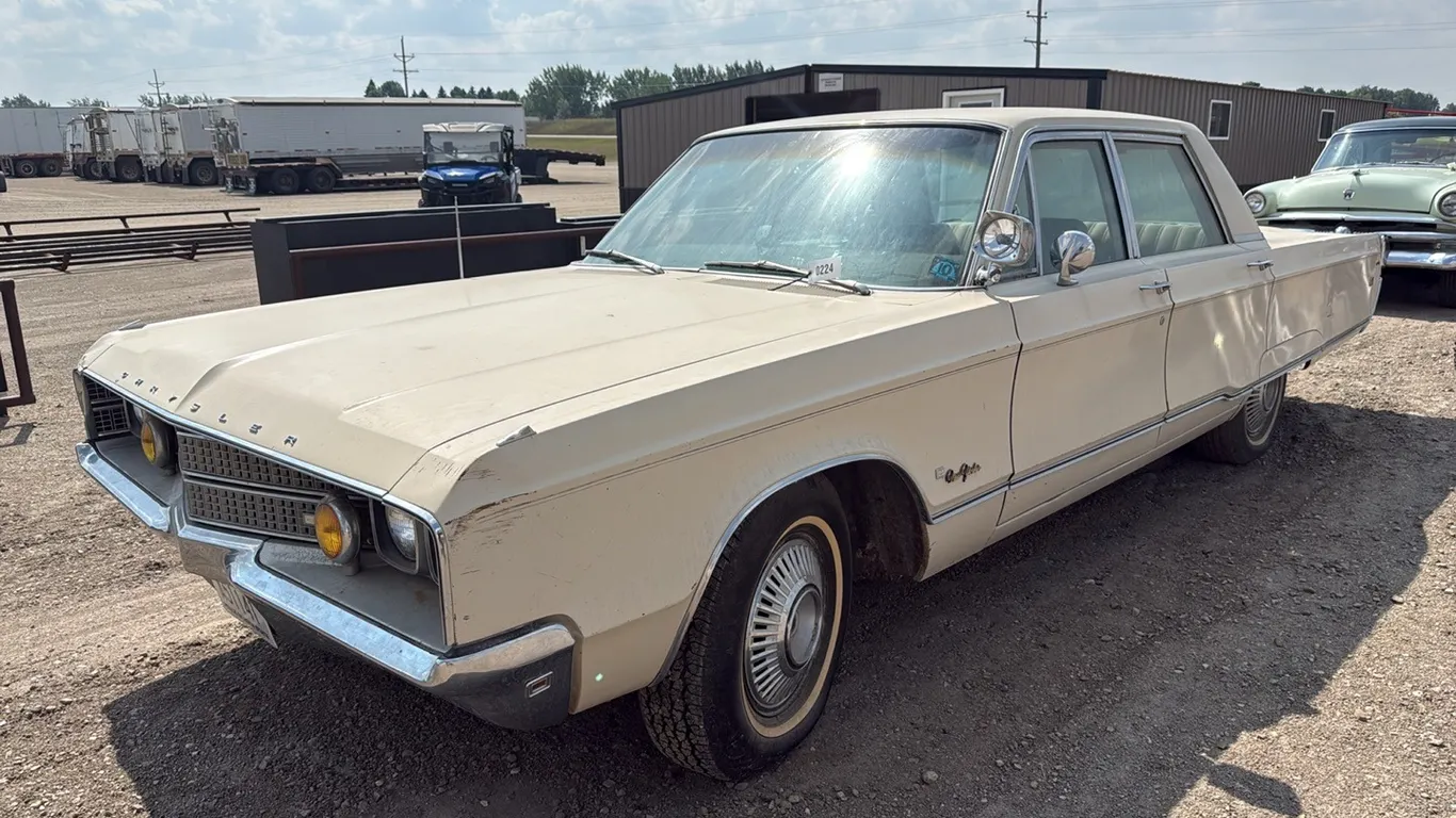 ID 0224 1968 Chrysler New Yorker
