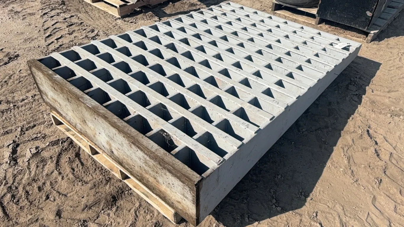 ID 0272 Homemade Bolt Rack
